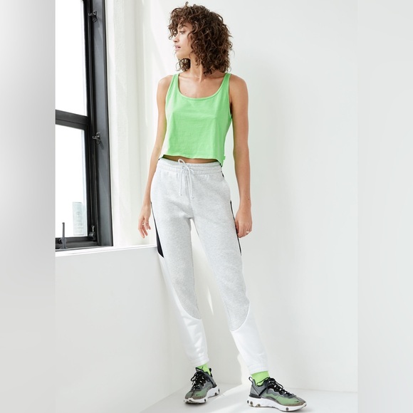 Aritzia Tna The Slim Sweatpant - Picture 2 of 5